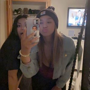 Meet your Posher, Mia